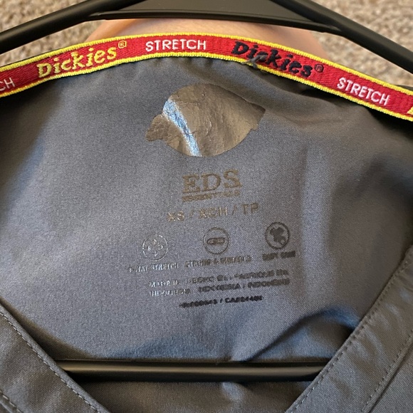 dickies scrub top - Picture 2 of 2